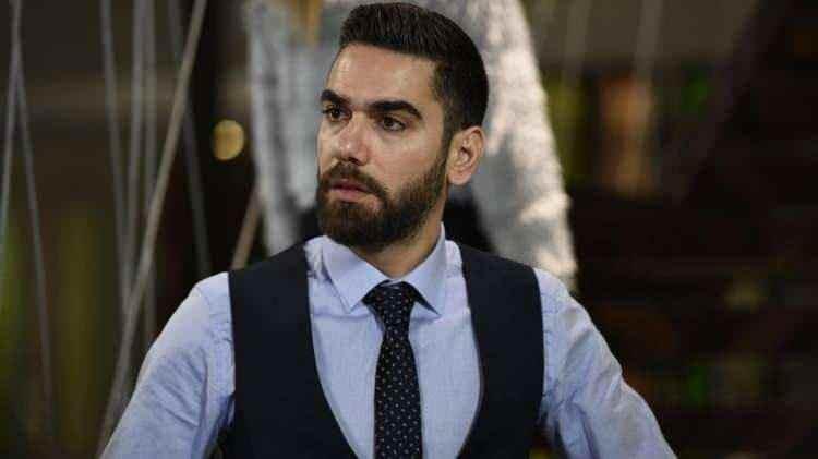 <p>Kadir Doğulu: Abdülkadir Doğulu</p>

<p> </p>

