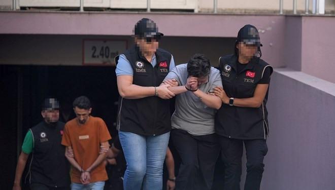 <p>Olayla ilgili İzmir Cumhuriyet Başsavcılığı tarafından soruşturma başlatılırken, 2 Cumhuriyet Başsavcı vekili ve 2 Cumhuriyet savcısı görevlendirildi.</p>

<p>Saldırganın annesi, babası, 2 arkadaşıyla birlikte irtibatlı ve iltisaklı olduğu değerlendirilen 27 şüpheli, Terörle Mücadele (TEM) Şube Müdürlüğü ekipleri tarafından gözaltına alındı. </p>
