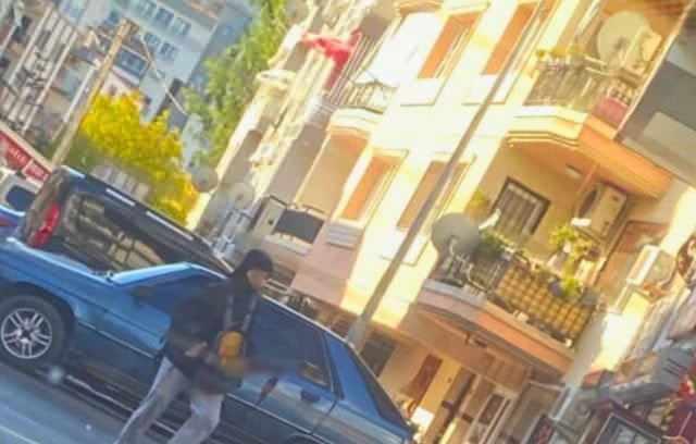<p>Lise öğrencisi olan E.B.'nin yaklaşık bir yıldır içine kapanarak sapkın düşüncelere yöneldiği, ailesi ve çevresinin bu durumu fark ettiği ancak yetkili makamlara başvuru yapılmadığı kaydedildi.</p>
