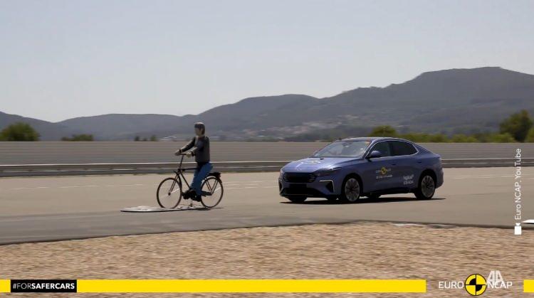 <p>Türkiye'nin Fiat, Mercedes-Benz ve Renault gibi Avrupa markaları da dahil birçok otomobil üreticisinin fabrikasına ev sahipliği yaptığı anımsatılan açıklamada, ülkede her yıl 1,5 milyondan fazla otomobil ve ticari araç üretildiği ifade edildi.</p>
<p> </p>