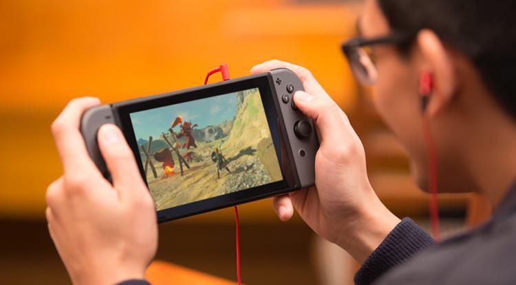 <p><span style="color:#B22222"><em><strong>Japon oyun devi Nintendo'nun Switch konsollarına korsan oyun yüklenmesini sağlayan cihazları satan Modded Hardware’a karşı açtığı dava sonuçlandı. Oyun sektöründe emsal niteliği taşıyacak bir karara imza atan mahkeme, Modded Hardware’ın sahibi Ryan Daly’nin Nintendo’ya 2 milyon dolar (yaklaşık 84 milyon TL) tazminat ödemesine hükmetti.</strong></em></span></p>