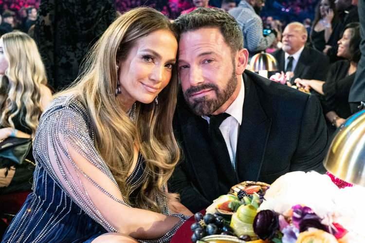 <p><span style="color:#800080"><strong>Ocak ayında sonuçlanan boşanma davasıyla ilişkilerine son veren Ben Affleck ve Jennifer Lopez, evleri ayırmakta gecikmedi.</strong></span></p>
