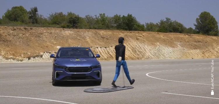 <p><strong>"Yeni T10F ve T10X'in zorlu testlerinin ardından Euro NCAP uzmanları oldukça etkilendi."</strong> ifadesini kullanan Williams, yeni bir markanın ilk iki otomobiline 5 yıldız almasının dikkat çekici olduğunu bildirdi.</p>

<p> </p>
