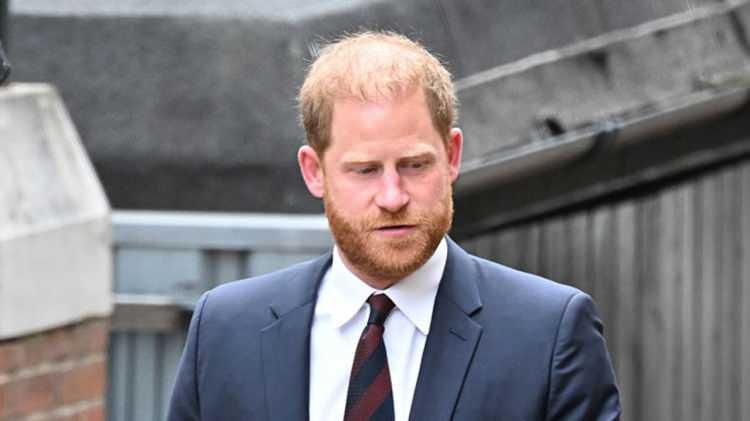 <p><span style="color:#B22222"><strong>"BARIŞMAK İSTERİM" DEMİŞTİ</strong></span></p>

<p>Harry, geçtiğimiz mayıs ayında BBC’ye verdiği bir röportajda ailesiyle ilişkilerini onarmak istediğini dile getirmiş ve “Bir barışma isterim. Kavga etmeye devam etmenin anlamı yok, hayat çok değerli” demişti.</p>
