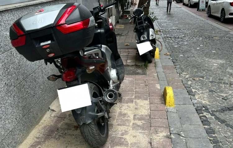 <p><span style="color:#B22222"><strong>'MOTOSİKLET VE MOTORLU BİSİKLETLER İ&Ccedil;İN PARK ALANLARININ BELİRLENMESİNİ İSTEDİK'</strong></span></p>

<p>Okulların a&ccedil;ılmasıyla trafikteki yoğunluğun daha da artacağının s&ouml;yleyen İstanbul Valisi Davut G&uuml;l, "İstanbul'un her noktasında denetim ve &ouml;nlemlerimizi artırdık, ek tedbirler aldık.</p>
