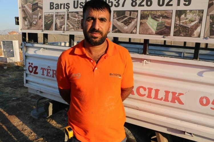 <p>Kentin farklı bölgelerinde bulunan köylerde mezar taşı yaptığını söyleyen Karabulut yıllardır karşılaştığı olayı şöyle anlattı:  </p>

<p> </p>

<p><strong>''Köylerde ve farklı bölgelerdeki mezar taşlarını yapıyoruz. Büyüleri biz mezar yaparken buluyoruz.</strong></p>
