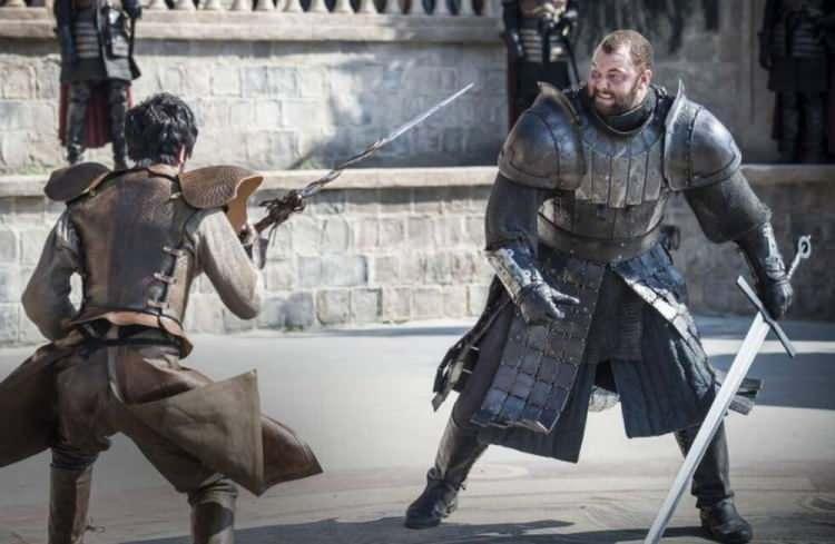<p><strong>Dizide "Dağ" (The Mountain) karakterini oynayan Hafthor Julius Björnsson, sporcu kimliğiyle sık sık gündeme geliyor. </strong></p>