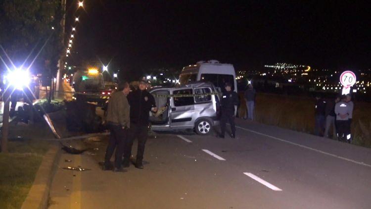<p>Olay yerine gelen sağlık ekiplerinin müdahalesi sonucu yaralılar ambulanslarla Erzurum Şehir ve Atatürk Üniversitesi Araştırma Hastanesine götürüldü. </p>
