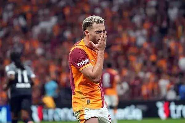 <p>Galatasaray ile yeniden antrenmanlara başlayan 25 yaşındaki yıldız, taraftarla arasındaki kırgınlığı geçirmek için var gücüyle antrenmanlara tekrar başladı.</p>
