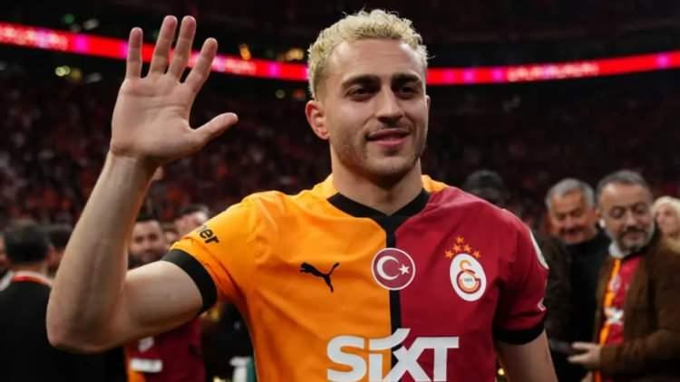 <p>Geçtiğimiz günlerde yaptığı açıklamayla camiadan özür dileyen ve tüm odağıyla birlikte takıma katkı sağlamak amacıyla Galatasaray'da kalacağını açıklayan milli futbolcu ile zamlı yeni sözleşme imzalanacağı konuşuluyordu.</p>
