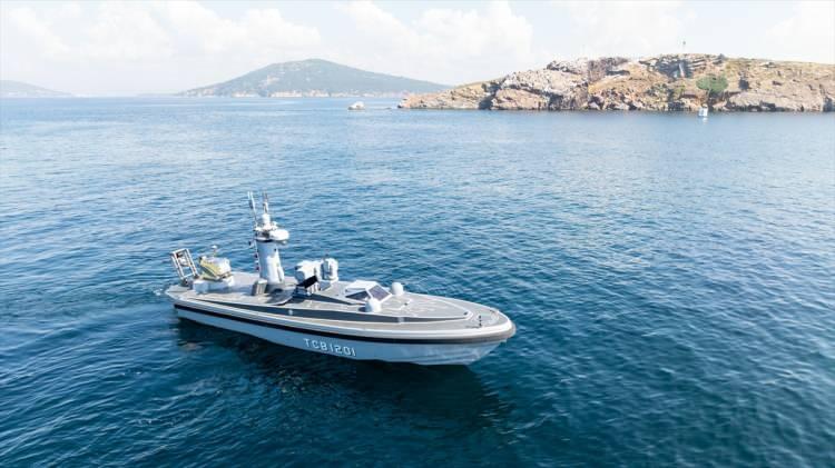 <p>İnsansız Deniz Araçları Ürün Ailesi'nin ilk üyesi SANCAR SİDA'nın, Deniz Kuvvetleri Komutanlığı kullanımına hazırlandığını vurgulayan Nacar, "İnsansız Deniz Araçları Ürün Ailemizin bundan sonraki süreçte daha da genişlemesi için ciddi faaliyetler yürütmekteyiz.</p>
