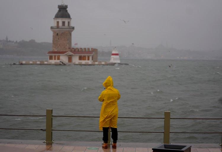 <p><strong>İÇ ANADOLU</strong></p>
<p>Az bulutlu ve açık geçeceği tahmin ediliyor.</p>
<p><strong>ANKARA 15°C, 31°C</strong></p>
<p>Az bulutlu ve açık</p>
<p><strong>ESKİŞEHİR 14°C, 28°C</strong></p>
<p>Az bulutlu ve açık</p>
<p><strong>KONYA 17°C, 32°C</strong></p>
<p>Az bulutlu ve açık</p>
<p><strong>NEVŞEHİR 13°C, 27°C</strong></p>
<p>Az bulutlu ve açık</p>