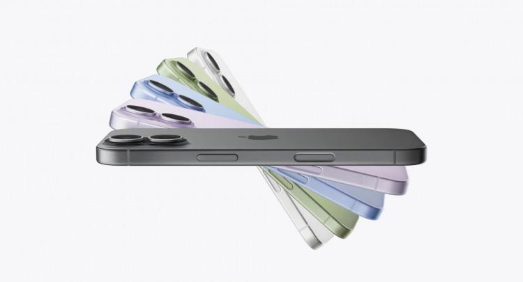 <p><strong>iPHONE 17'NİN FİYATI NE KADAR?</strong></p>

<p>?Yeni iPhone 17, kutusundan iOS 26 işletim sistemiyle çıkıyor.</p>

<p>Güçlü A19 çip ve 8GB RAM, Apple Intelligence’ın gelişmiş cihaz üzeri yapay zeka özelliklerini sorunsuz bir şekilde çalıştırmasını sağlıyor.</p>

<p>iPhone 17 fiyatı ve çıkış tarihi: Türkiye’de ne zaman satışa sunulacak?<br />
Apple, yeni iPhone 17 modeli için rekabetçi bir fiyatlandırma stratejisi ve küresel lansman takvimi belirledi.</p>

<p>iPhone 17‘nin ABD başlangıç fiyatı 799 dolar olarak belirlenirken, Türkiye’deki tahmini başlangıç fiyatının ise 79.999 TL olması bekleniyor. Telefon 256GB ve 512GB olmak üzere üç farklı depolama seçeneğiyle sunulacak.</p>

<p>Apple’ın geleneksel lansman takvimine göre, iPhone 17‘nin Türkiye ve dünya genelindeki satış süreci aşağıdaki gibi olacak.</p>

<p><strong>Tanıtım Tarihi:</strong> 9 Eylül 2025, Salı<br />
<br />
<strong>Ön Sipariş Başlangıcı: </strong>12 Eylül 2025, Cuma<br />
<br />
<strong>Resmi Satış ve Mağaza Lansmanı:</strong> 19 Eylül 2025, Cuma</p>
