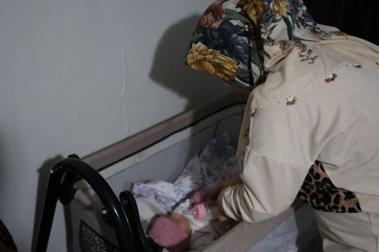 <p>Diyarbakır'da özel bir hastanede doğum yapan aile, hastaneden eve gelince adeta neye uğradıklarını şaşırdı.</p>
<p>Aile, kendilerine farklı bir bebeğin verildiğini görünce yeniden hastanenin yolunu tuttu. </p>
<p>İşte detaylar...</p>