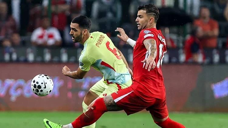 <p><strong>Sabah'ta yer alan habere göre,</strong> TFF'nin İspanya karşısında alınan 6-0'lık mağlubiyeti yol kazası olarak değerlendirdiği aktarıldı.</p>
