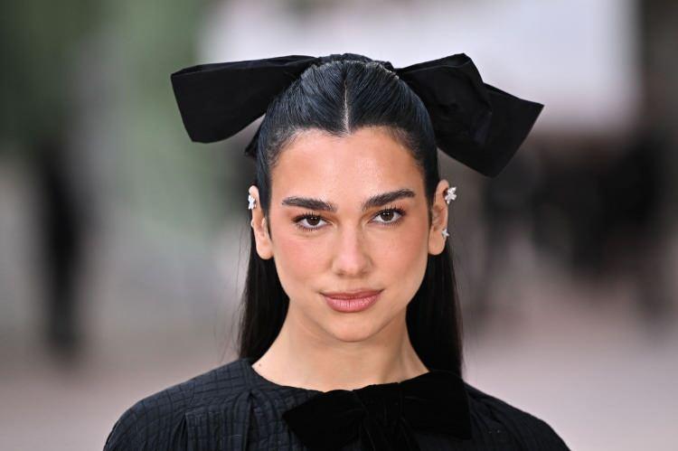 <p><span style="color:#000000"><strong>YIL SONUNDA BİTİYOR</strong></span></p>
<p><span style="color:#800080"><strong>Dua Lipa'nın dünya turu 5 Aralık 2025'te Meksika'da sahne almasıyla sona erecek.</strong></span></p>
