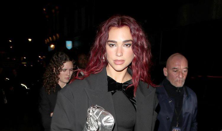 <p><span style="color:#800080"><strong>Dua Lipa, daha önce de birçok kez Filistin'e olan desteğini farklı yollarla göstererek İsrail soykırımını kınamıştı. Ünlü şarkıcı bu hamlesiyle de hayranlarının takdirini kazandı. </strong></span></p>