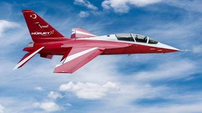 <p><strong><span style="color:#B22222">HÜRJET  </span>|  1</strong></p>

<p> </p>

<p><strong>Hürjet, üstün özellikleri sayesinde F-16'ların yerine de kullanılabilecek.</strong></p>

<p> </p>

<p>Ayrıca gelecek yıllarda insansız bir hava aracı olarak da karşımıza çıkabilir...</p>
