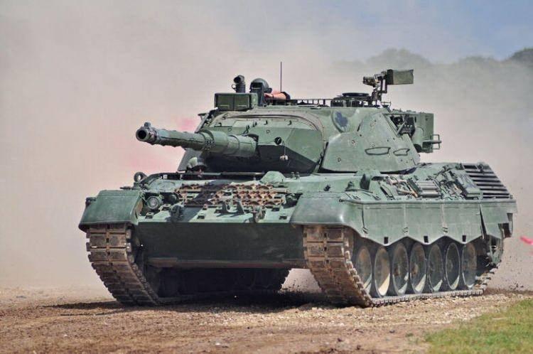 <p><strong><span style="color:#B22222">LEPOARD 1 VOLKAN </span> | 355</strong></p>