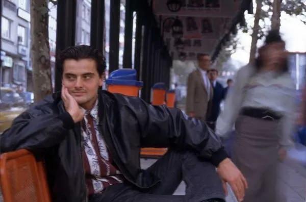 <p>Bir dönemin ünlü manken ve oyuncusu Engin Koç, yıllarca içinde yer aldığı ışıltılı şehir hayatını geride bırakarak, doğayla baş başa kalmak üzere memleketi Sivas’ın Hafik ilçesindeki köyüne yerleşti ve burada kendine mütevazı bir ev yaptırdı. Son halini görenler şaşırdı</p>