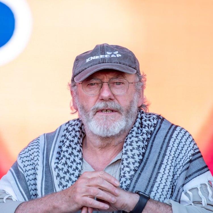 <p><span style="color:#800080"><strong>Uzun zamandır Gazze ablukasını kırmaya yönelik hareket eden Madleen gemisi gibi girişimlere destek veren oyuncu Liam Cunningham, şimdi de Sumud Filosu'nda yer alıyor. </strong></span></p>