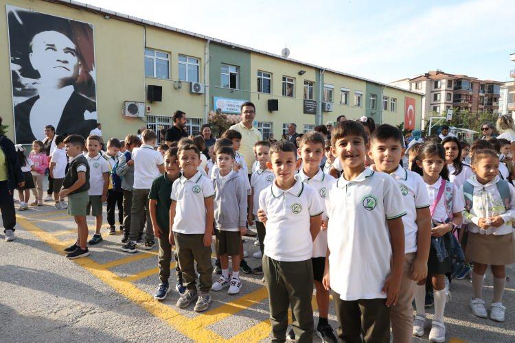 <p>Okullarda, doğa sevgisinin oluşması, "yeşil vatan"ın korunması, orman yangınlarına karşı farkındalık oluşturulması, fidan dikilmesi ve orman temizliği gibi çalışmaların yıl boyunca yürütülmesi amaçlanıyor.</p>
<p> </p>