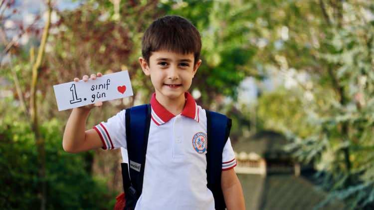 <p>"Yeşil Vatan-Benim Okulum Geleceğe Çare" etkinlikleri kapsamında da yeni eğitim öğretim yılı boyunca çeşitli etkinlikler, eğitimler, şenlikler, atölyeler ve saha çalışmaları düzenlenecek.</p>

<p> </p>
