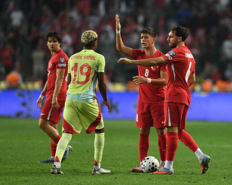 <p>Mundo Deportivo da İspanya'nın takım halindeki oyununa dikkat çekti.</p>