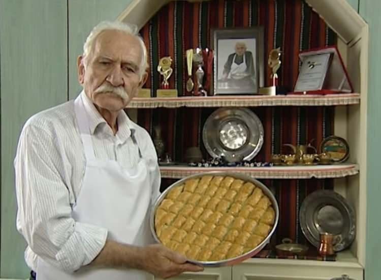 <p>Uzun süredir ekranlardan uzak bir yaşam süren usta oyuncu yeni yaşında ortaya çıktı. </p>