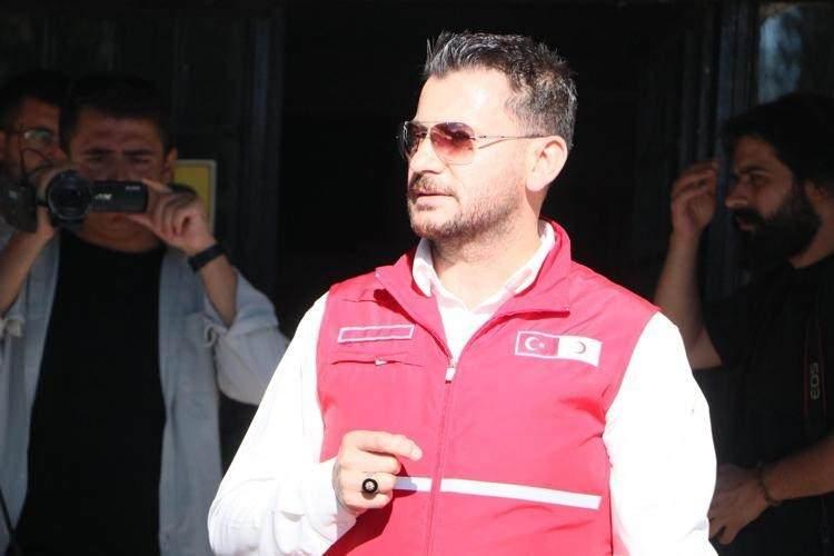 <p><span style="color:#000000"><strong>"HAYATINA GÜZEL BİR ŞEKİLDE DEVAM EDECEK"</strong></span></p>
<p><span style="color:#800080"><strong>Sıraç Bayraktutar’ın hastalığıyla ilgili gelişmeleri yakından takip ettiklerini söyleyen Türk Kızılay Palandöken Şube Başkanı Muhammed İkbal Çiçek,</strong></span> <span style="color:#000000"><strong>"Çocuklarımızla uçurtmalar ve pamuk şekerlerle Sıraç'ın iyileşmesini kutladık. Sıraç'la 3 senede can bağı oluştu. Çok şükür bir sene daha dikkatli olursa bundan sonra Sıraç'ımız hayatına güzel bir şekilde devam edecek. Çocuklarımızla birlikte burada destek olup iyileşmesini kutlamak istedik." </strong></span><span style="color:#800080"><strong>açıklamasını yaptı.</strong></span></p>