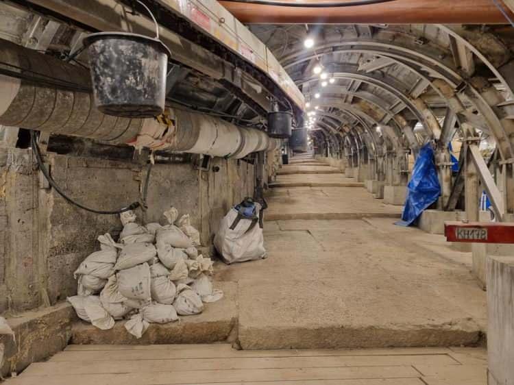 <p>İsrail'in Katar'ın başkenti Doha'da Hamas müzakere heyetine yönelik saldırısının ardından Doha'da toplanacak Arap-İslam Zirvesi öncesi İsrail'i ziyaret eden ABD Dışişleri Bakanı Rubio ise basının sorularını yanıtsız bıraktı ve açıklama yapmadı.</p>