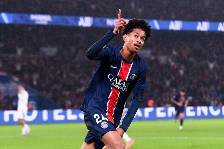 <p>Senny Mayulu - Paris Saint-Germain</p>
