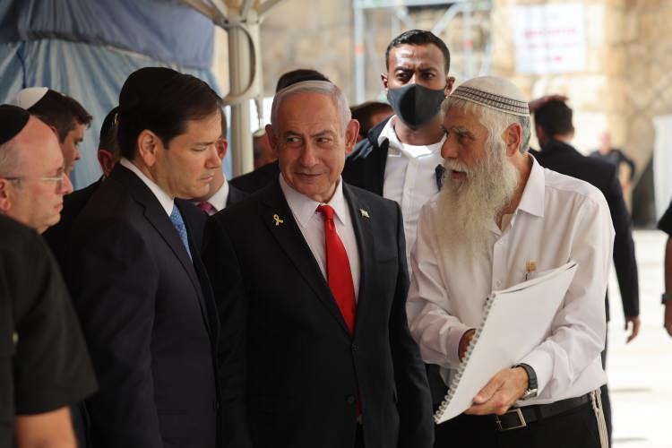 <p>"SALDIRI, İSRAİLLİLERLE İLİŞKİLERİMİZİN DOĞASINI DEĞİŞTİRMEYECEK"</p>

<p><br />
Rubio, ABD'den ayrılmadan önce gazetecilere yaptığı açıklamada İsrail'in Katar'a saldırısından memnun olmadıklarını ve bu konuyu konuşmak istediklerini söylemişti. </p>

<p> </p>
