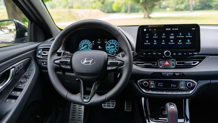 <p>Hyundai i30, 7 ileri çift kavramalı DCT şanzımanla donatıldı. </p>