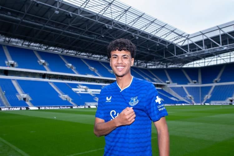 <p>Adam Aznou - Everton</p>