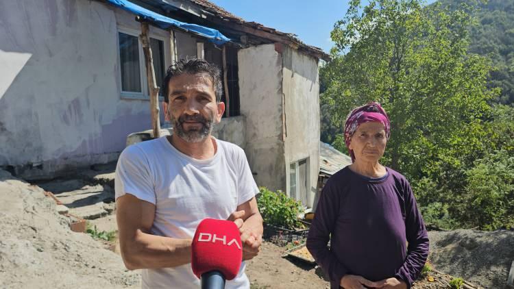 <p><span style="color:#800000"><strong>ÇÖZÜM BULUNMASINI İSTEDİLER</strong></span></p>

<p>Fidan Arslan Yılmaz’ın oğlu Erdal Yılmaz ise Tapu Kadastro yetkililerinin gelip inceleme yaptığını ve komşularına ait evin yol arazisini ihlal ettiği alanları işaretlediğini anlatarak, şunları söyledi: </p>

<p> </p>

<p><strong>"Yolum aşağıdan kapandı. Burayı zamanında İl Özel İdaresi açtı, tapulu yol. 10 sene önce açılan yolu sonra arkadaş gelip dedi ki ‘Yol, benim arazimden geçiyor, burayı kapatıyorum.’ Tapuyu getirdik, aşağıdaki ev 2 metre 30 santim yolda. ‘Yolunu aşağıdan bul’ dedi. Diğer arkadaşa ‘Evin yolu işgal ediyor, alttan yol ver’ dedik. Adam ‘Git bana mahkeme kararını getir, yıkabiliyorsan yık. Yol vermem’ dedi. Şimdi biz bu durumda kaldık.</strong></p>
