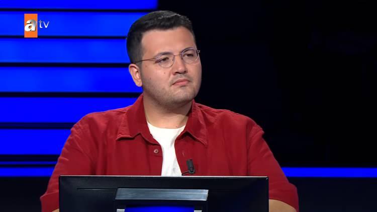 <p><strong>Yarışmaya katılan Ahmet Atakan Demir isimli yarışmacı, ilk baraj sorularını zorlanmadan geçti. </strong></p>