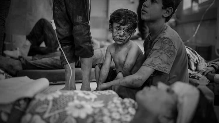 <p>Orada terörist bulunmuyordu. Yoni, "İki çocuğun cesedini gördüm, belki 8 ya da 10 yaşındaydılar. Her yerde kan vardı, çok sayıda ateş etme izi, tüm bunların benim yüzümden olduğunu biliyordum, bunu ben yaptım. Kusmak istedim. Birkaç dakika sonra bölük komutanı geldi ve sanki insan değilmiş gibi soğuk bir şekilde, 'İmha bölgesine girdiler, bu onların hatası, savaş böyle bir şey' dedi" ifadelerini kullanıyor.</p>

<p>Haaretz, son aylarda artık katliamlarda yer almak istemediklerini fark eden birkaç askerle konuştuğunu belirtiyor. Çoğunun tükenmişlik veya zihinsel durumlarını gerekçe gösterdiği, bazılarının ise "ahlaki yaralanmaları" neden olarak sunduğu ifade ediliyor.</p>
