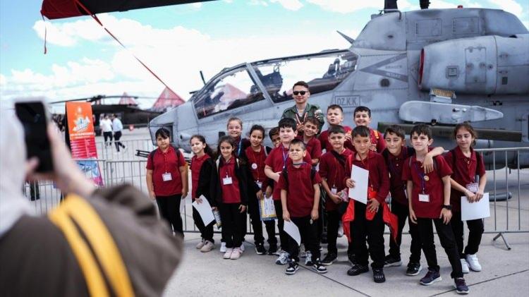 <p><strong>TRT'nin İletişim Paydaşı olduğu, Sanayi ve Teknoloji Bakanlığı ile Türkiye Teknoloji Takımı Vakfı öncülüğünde düzenlenen TEKNOFEST 2025, İstanbul Atatürk Havalimanı'nda ziyaretçilerini ağırlamaya devam ediyor.</strong></p>
