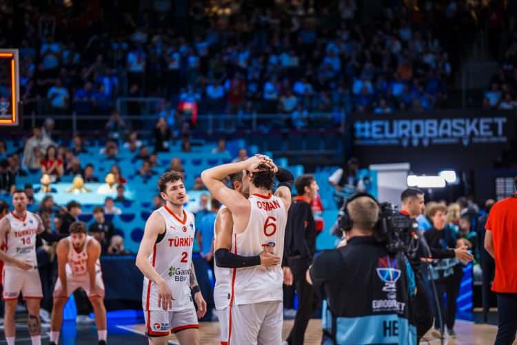 <p>La Gazetta della Sport:<br />
<br />
<strong>“Final çok üst düzey ve her zaman dengeliydi."</strong></p>

