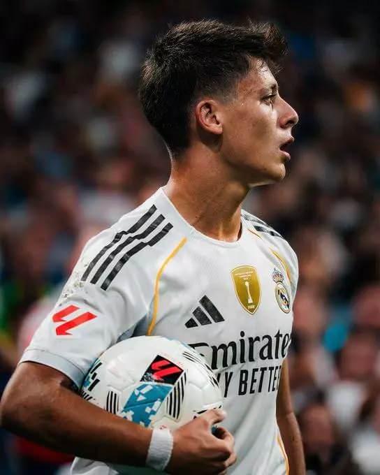 <p>Real Madrid başkanının masaya konulan rakamın ne olursa olsun taraftlar arasında müzakere olmayacağını belirttiği ileri sürüldü.</p>