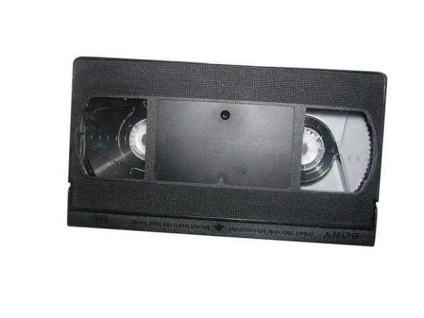 <p><span style="color:#B22222"><strong>VHS</strong></span></p>
