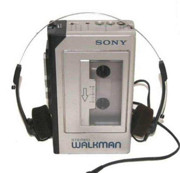 <p><span style="color:#B22222"><strong>WALKMAN</strong></span></p>
