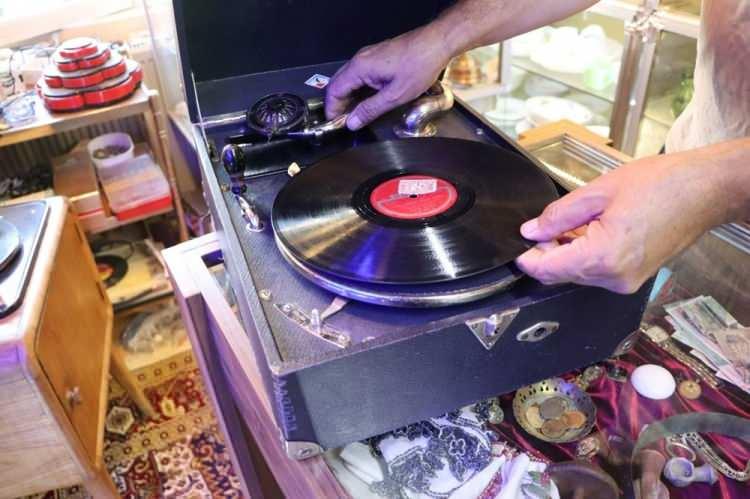 <p><em><span style="color:#800000"><strong>"İNSANLAR ANTİKANIN DEĞERİNİ BİLMİYOR"</strong></span></em></p>

<p>Gerçek antika ürünlerin değerinin hâlâ tam olarak anlaşılamadığını belirten Çağlayan, </p>
