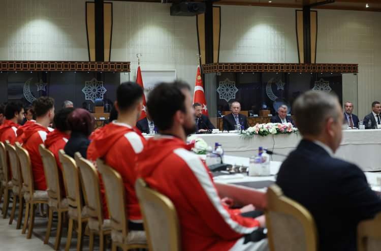 <p>Çok yaklaşmışken uzanamadığımız kupa için elbette biraz üzgünüz.</p>