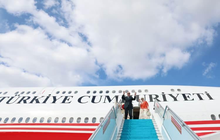 <p>Cumhurbaşkanı Recep Tayyip Tayyip Erdoğan, "TC-TRK" uçağıyla saat 11.00'de Atatürk Havalimanı'ndan Katar'a hareket etti.</p>
<p>Cumhurbaşkanı Erdoğan, İİT-Arap Ligi Olağanüstü Zirvesi için Katar'ın başkenti Doha’ya geldi.</p>
<p> </p>