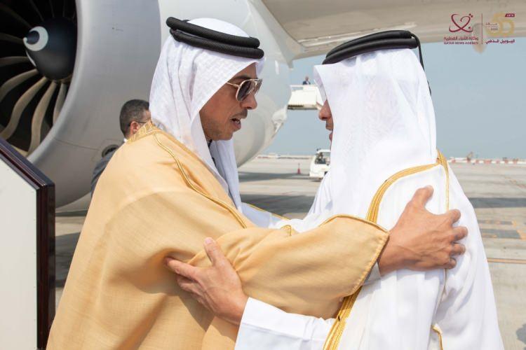 <p>Birleşik Arap Emirlikleri Devlet Başkan Yardımcısı, Başbakan Yardımcısı ve Cumhurbaşkanlığı Divanı Başkanı Şeyh Mansur bin Zayid El Nahyan, bugün yapılması planlanan acil Arap-İslam zirvesine katılmak üzere Doha'ya geldi.<br />
 </p>
