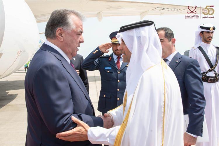 <p>Tacikistan Cumhuriyeti Cumhurbaşkanı İmamali Rahman, bugün yapılması planlanan Acil Arap-İslam Zirvesi'ne katılmak üzere Pazartesi günü Doha'ya geldi.</p>
<p> </p>