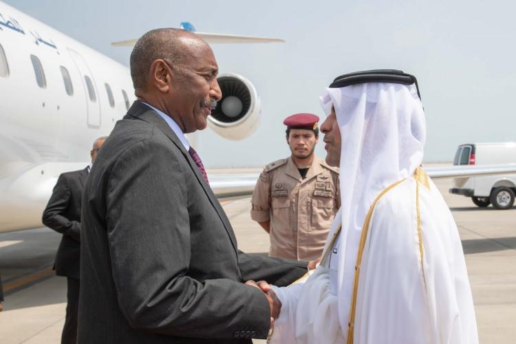 <p>Sudan Geçiş Egemenlik Konseyi Başkanı Doha'ya geldi</p>

<p>Sudan Geçiş Dönemi Egemenlik Konseyi Başkanı Tümgeneral Abdulfettah El Burhan, bugün Doha'da düzenlenmesi planlanan Acil Arap-İslam Zirvesi'ne katılmak üzere Pazartesi günü Doha'ya geldi.</p>
