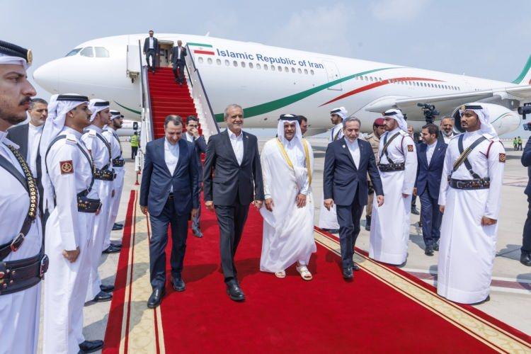 <p>Sudan Geçiş Egemenlik Konseyi Başkanı Doha'ya geldi</p>

<p>Sudan Geçiş Dönemi Egemenlik Konseyi Başkanı Tümgeneral Abdulfettah El Burhan, bugün Doha'da düzenlenmesi planlanan Acil Arap-İslam Zirvesi'ne katılmak üzere Pazartesi günü Doha'ya geldi.</p>
